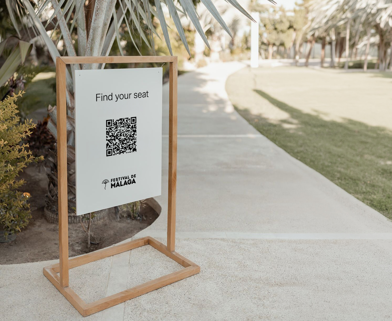 Cartel seating con QR en caballete